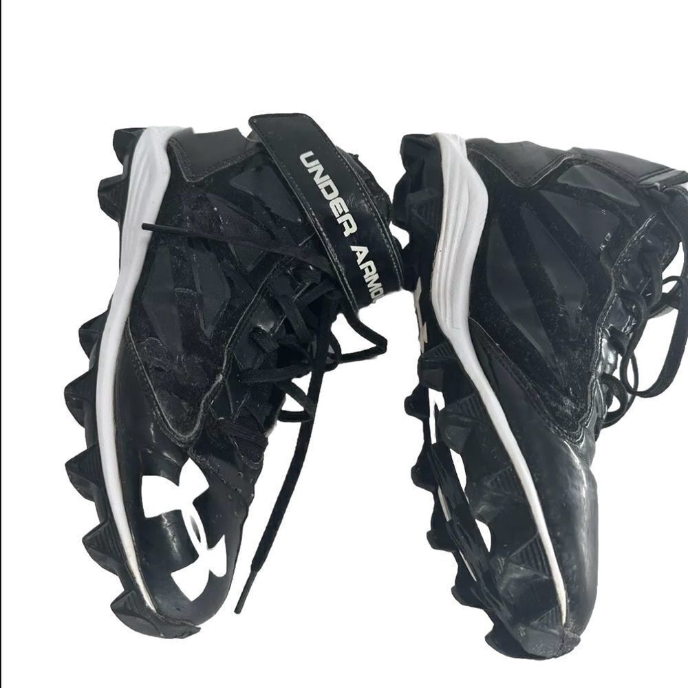 Under Armour Men's 12 UA Hammer
Mid RM Sneaker Cleats